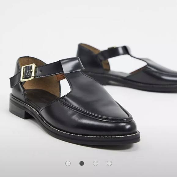 ASOS DESIGN Wide Fit Vonnie leather flat shoes in black - Picture 3 of 6